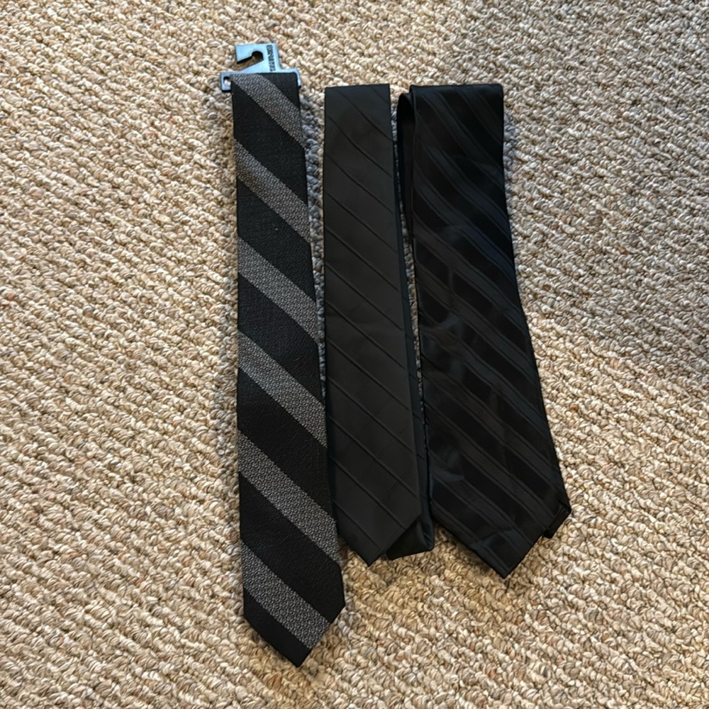 Men’s black ties
